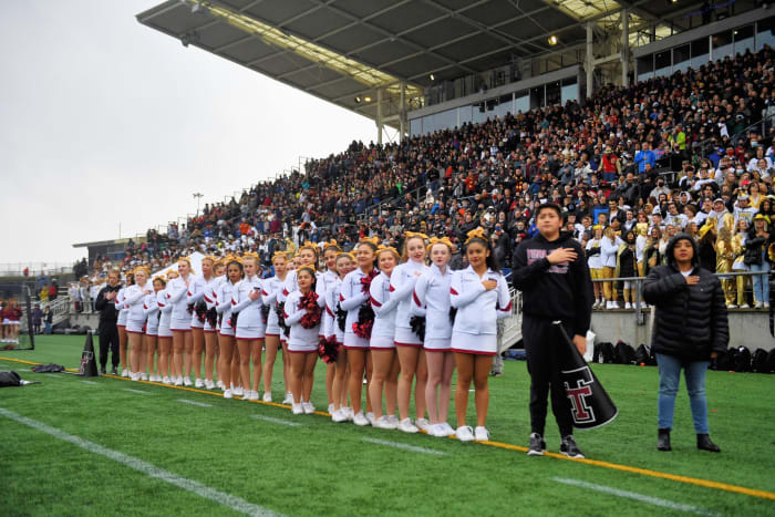 Tualatin.Central-Catholic.6A-football-final.Leon-Neuschwander.4